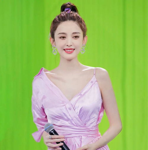 趙麗穎搭上新的資本,對方一口氣給她推了幾封一線雜志封面