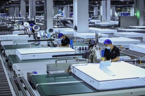 慕思股份王炳坤出席敲鐘儀式 品牌價值受資本市場看好